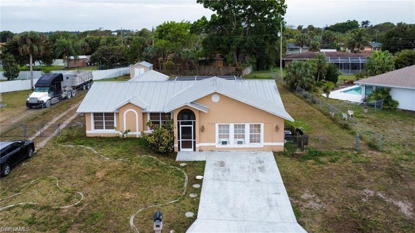 706 ARIANNE CT, LEHIGH ACRES, FL 33936 - Image 6ff37b1c0f7e1ff58fcd2c8a680bc488/1987314026
