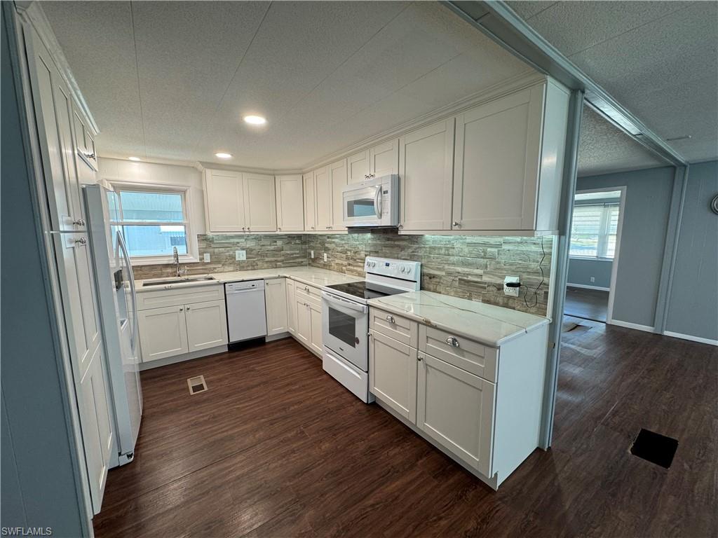 RIVIERA COLONY - Residential