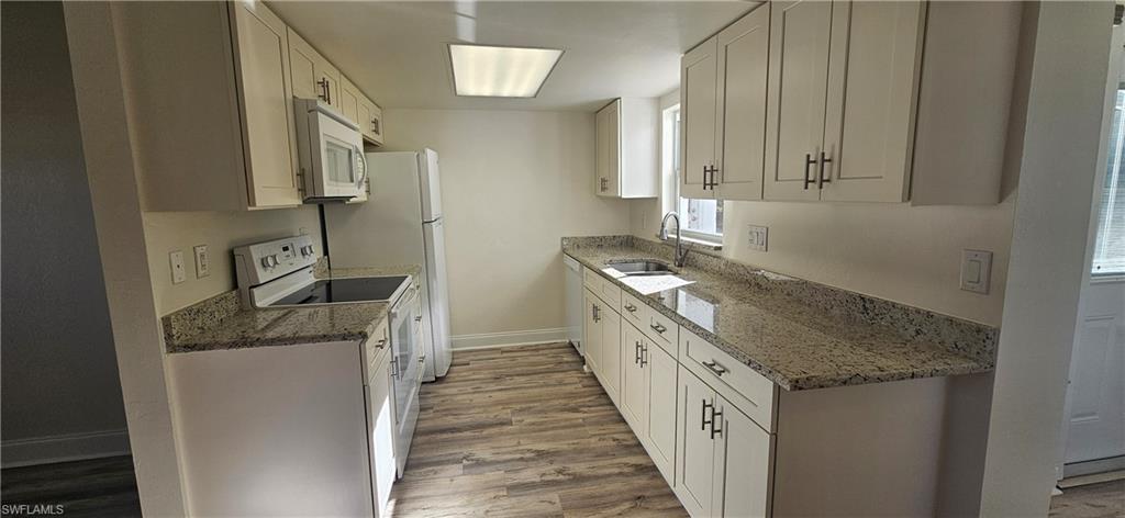 MYERLEE SQUARE CONDO - Residential Lease