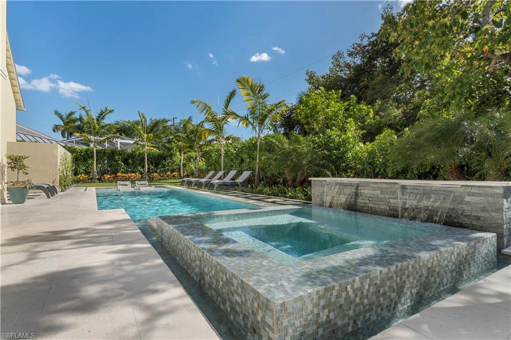 RIDGE LAKE - Residential