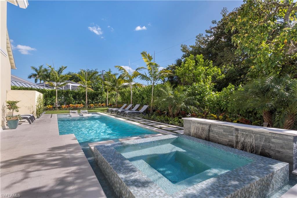 RIDGE LAKE - Residential