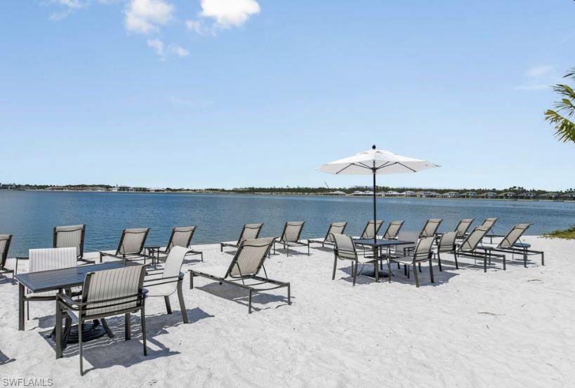 ESPLANADE LAKE CLUB - Residential