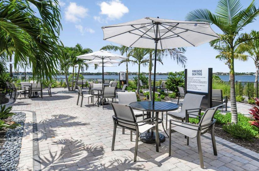 ESPLANADE LAKE CLUB - Residential