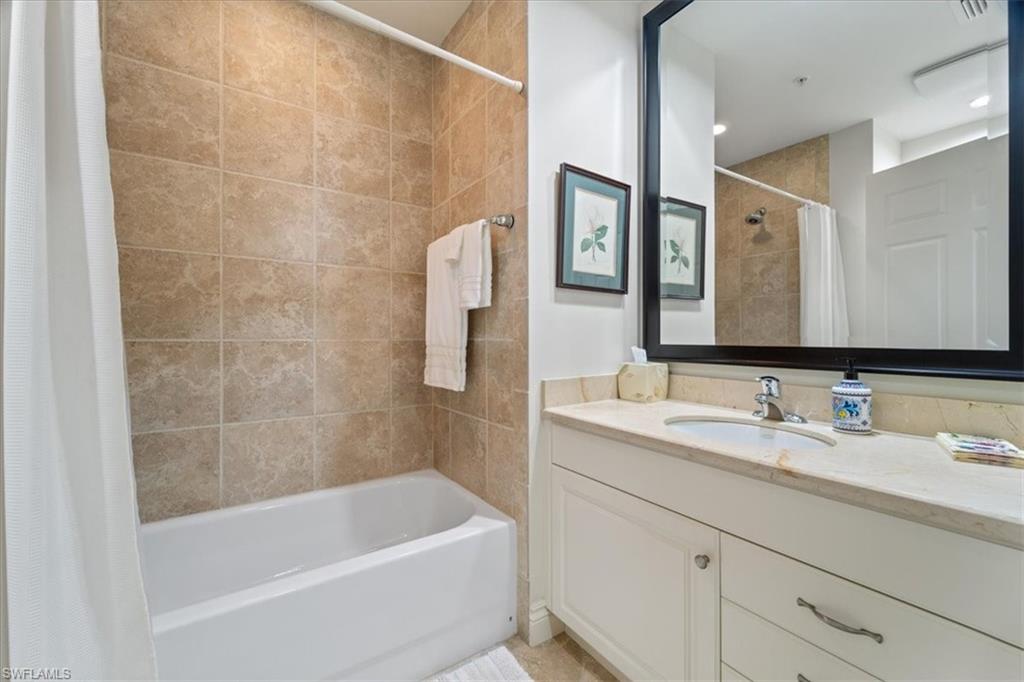 THE RESIDENCES AT LA PIAZZA - Residential