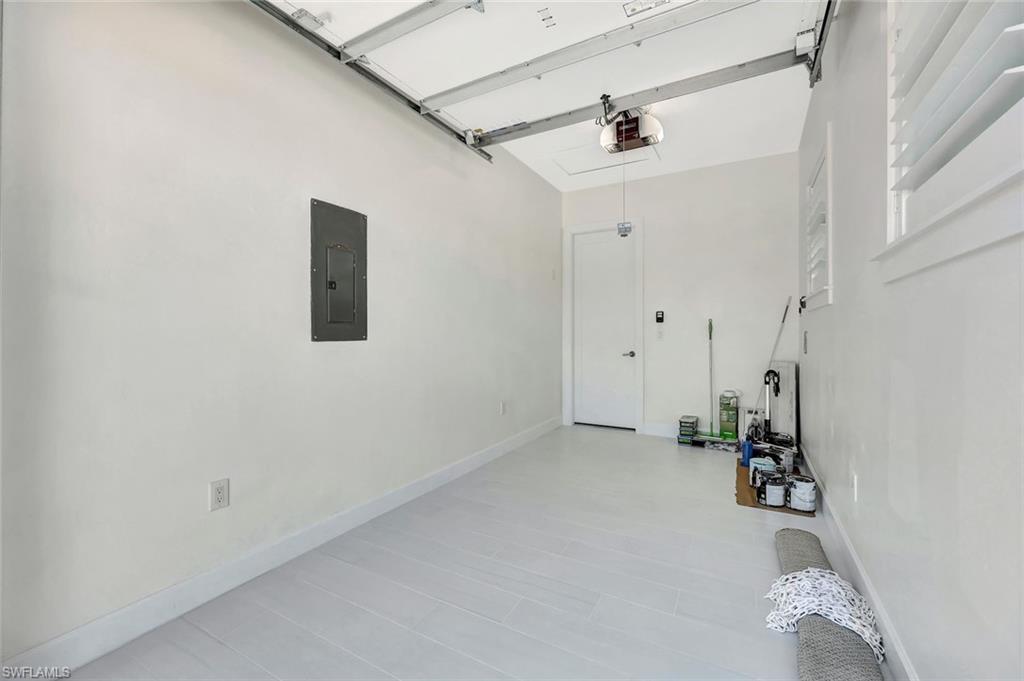 GOLDEN PALMS LUXURY MOTORCOACH RESORT - Land