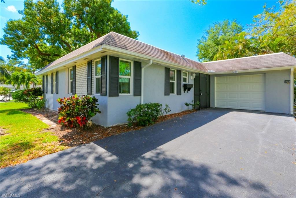 ROYAL ARMS VILLAS - Residential