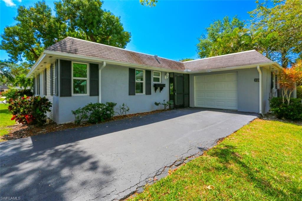 ROYAL ARMS VILLAS - Residential