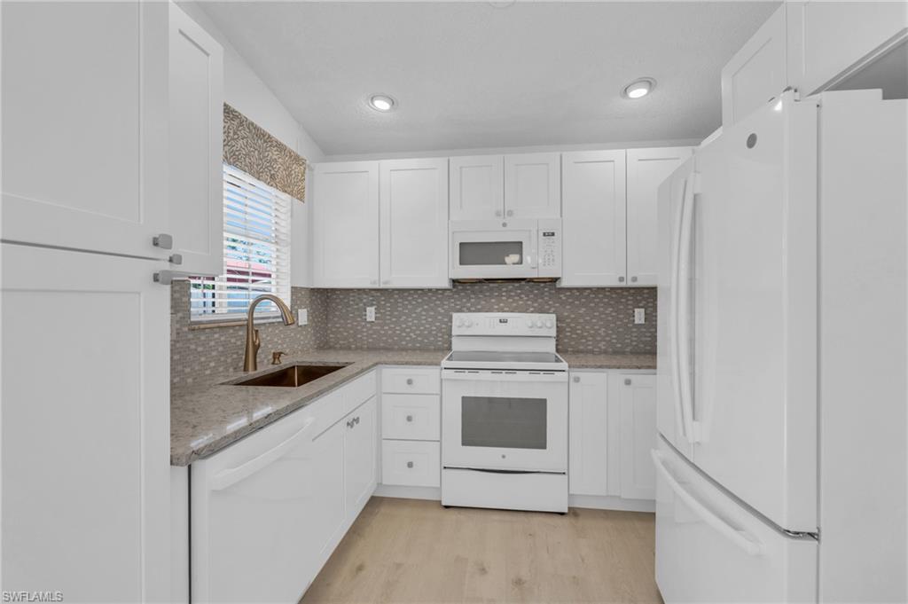 FOXMOOR LAKES - Residential