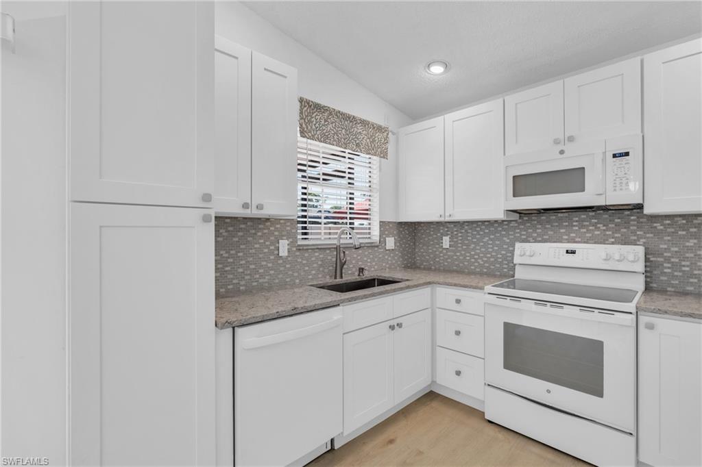 FOXMOOR LAKES - Residential