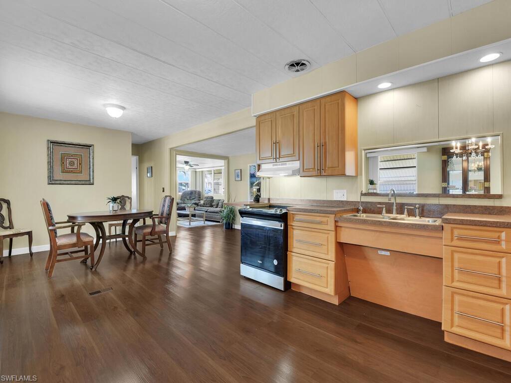 THUNDERBIRD MOBILE HOMES - Residential