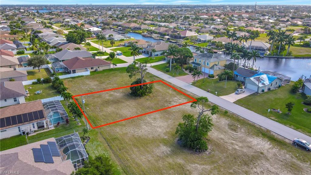 CAPE CORAL - Land