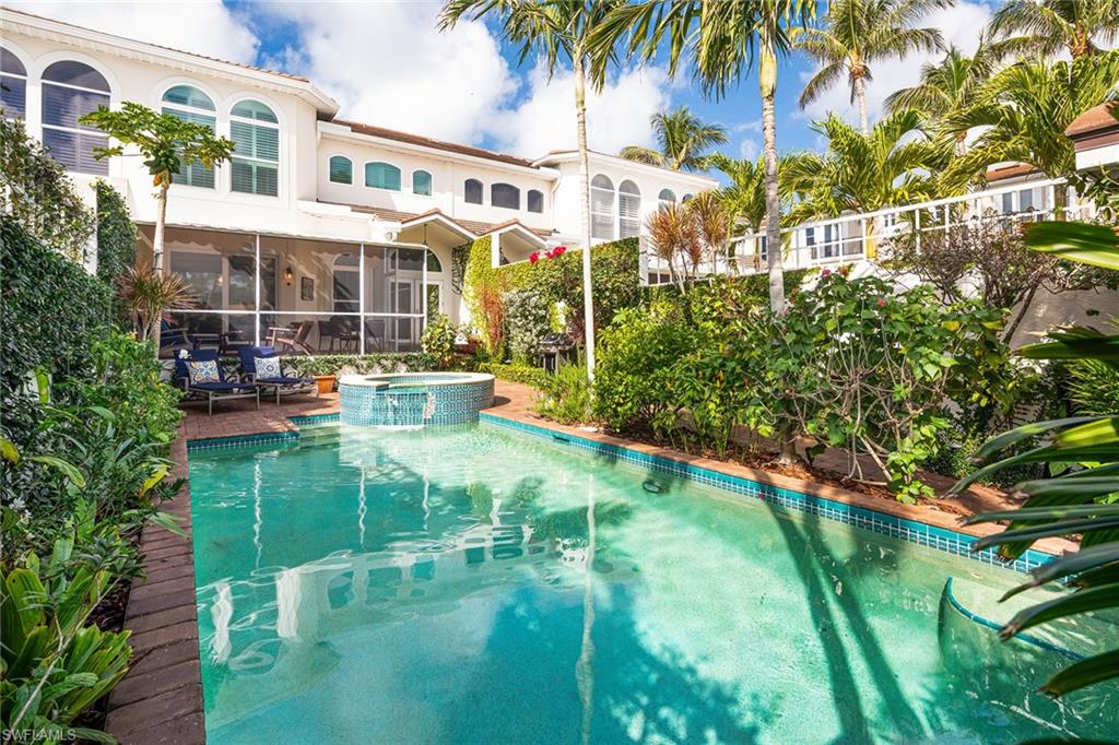 BROADVIEW VILLAS - Residential