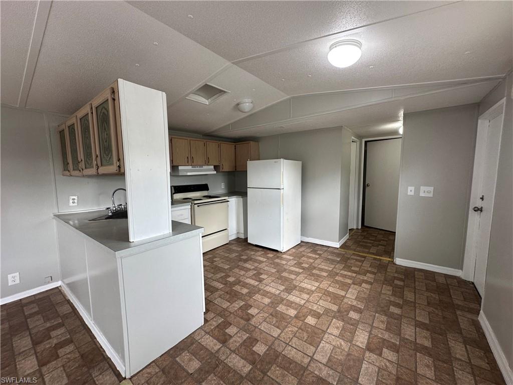 SUNCOAST ESTATES UNREC - Residential Lease