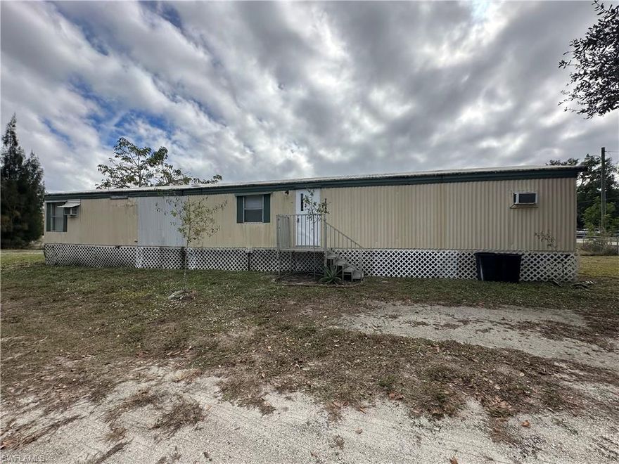3 Bedroom 2 Bathroom Mobile home for rent on oversized lot in North Fort Myers!!
$995 month + $995 Security req'd to move in. SMOKING PROHIBITED. Water on well. Landscaping and electric is tenants responsibilty. Pets allowed under 30 pounds max of 2 with a $50 monthly pet rent per pet.

"EQUAL HOUSING OPPORTUNITY"