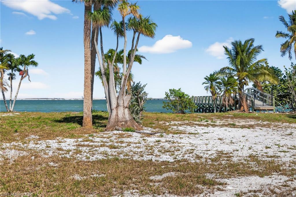 METES AND BOUNDS - Land