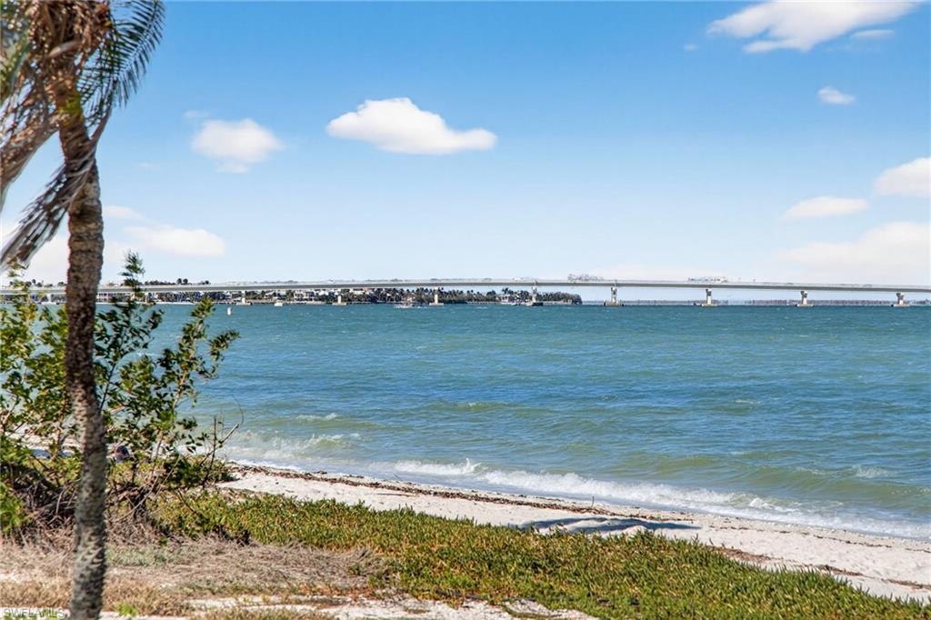 METES AND BOUNDS - Land