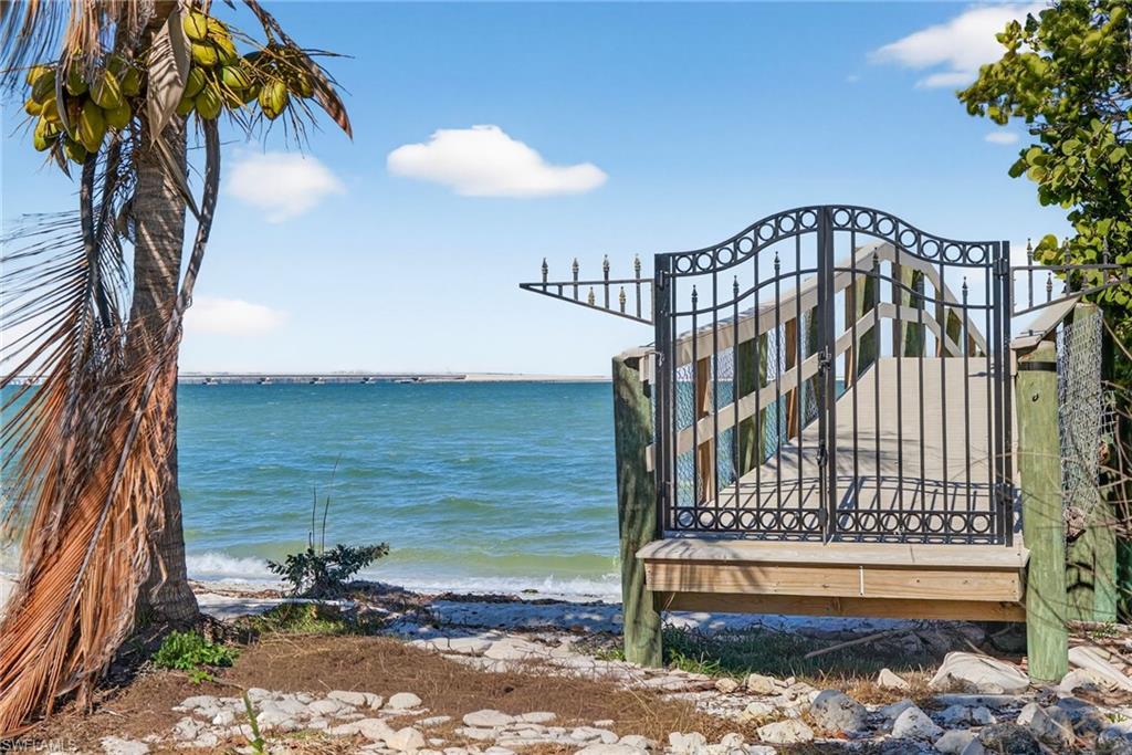 METES AND BOUNDS - Land