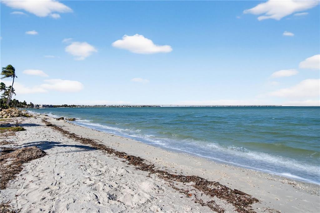 METES AND BOUNDS - Land