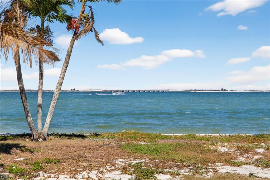 METES AND BOUNDS - Land