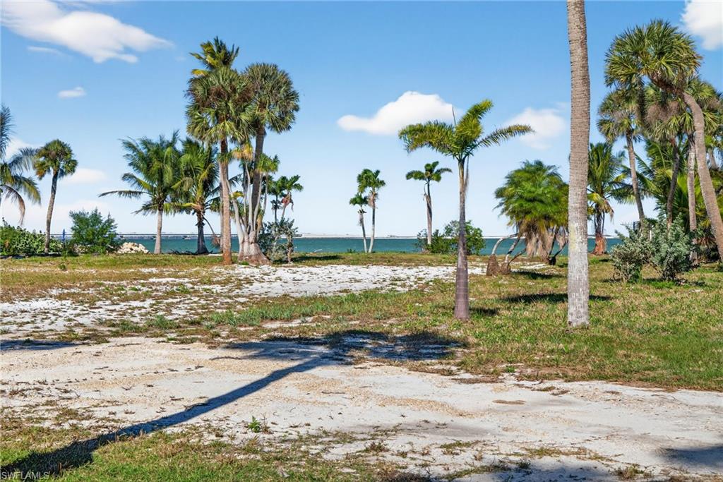 METES AND BOUNDS - Land