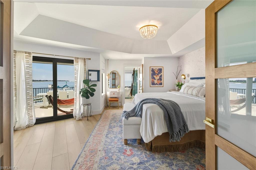 LA PENINSULA - Residential