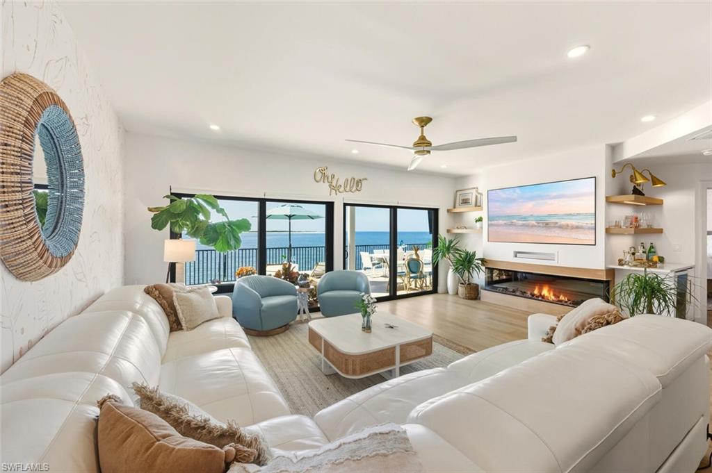 LA PENINSULA - Residential