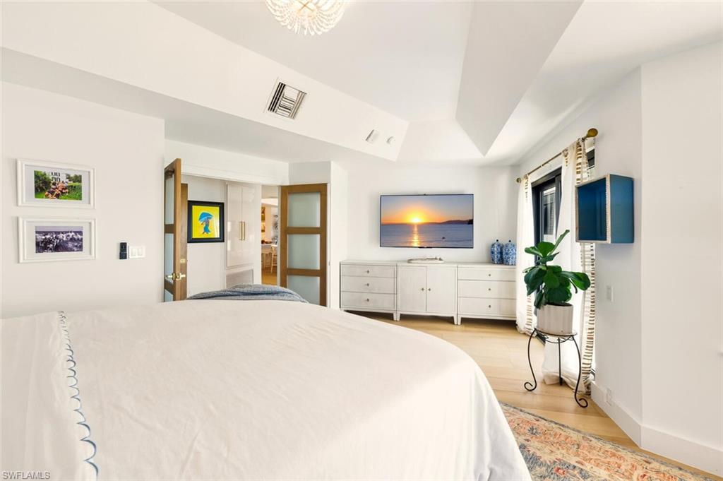 LA PENINSULA - Residential