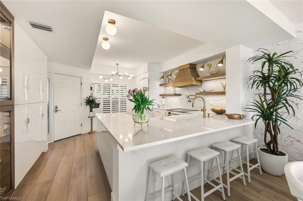 LA PENINSULA - Residential