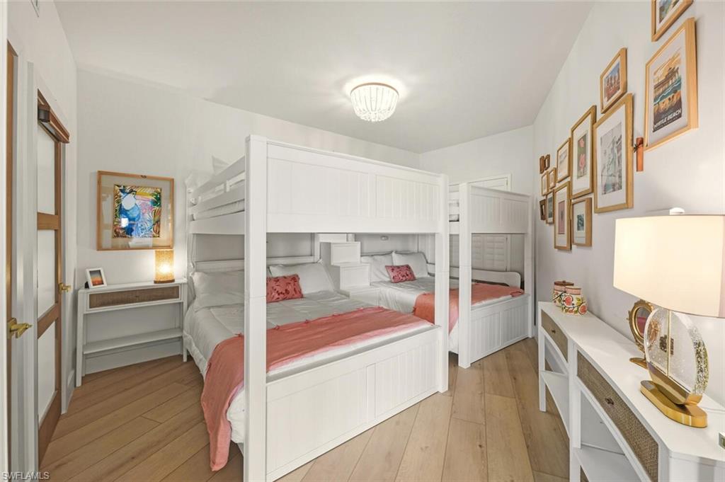 LA PENINSULA - Residential