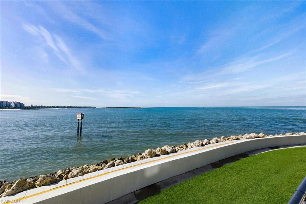 LA PENINSULA - Residential