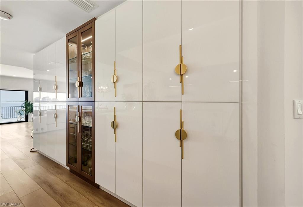 LA PENINSULA - Residential