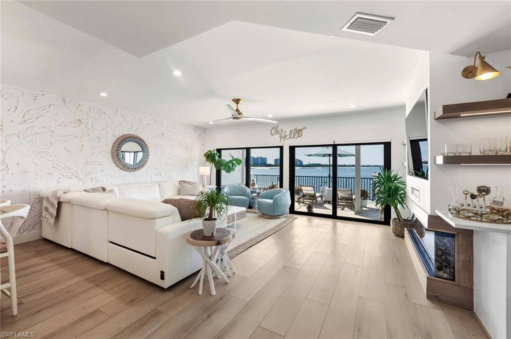 LA PENINSULA - Residential