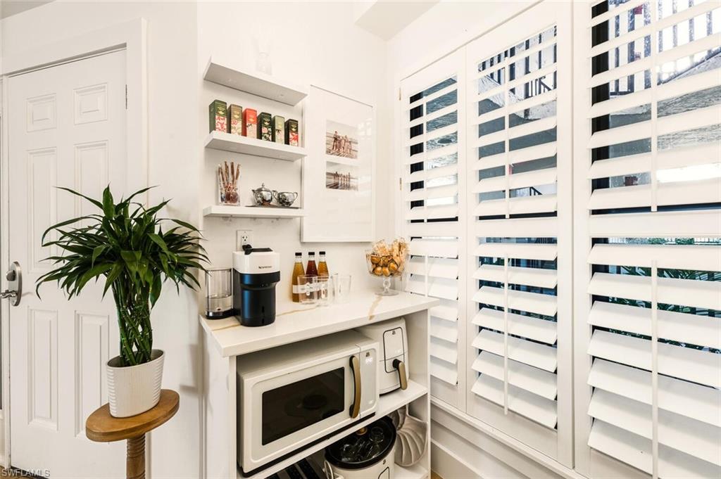 LA PENINSULA - Residential