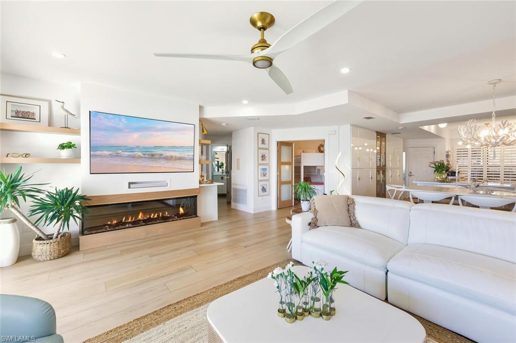 LA PENINSULA - Residential