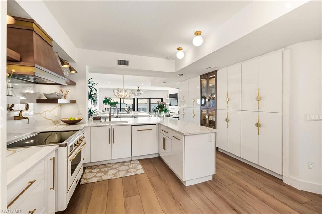 LA PENINSULA - Residential