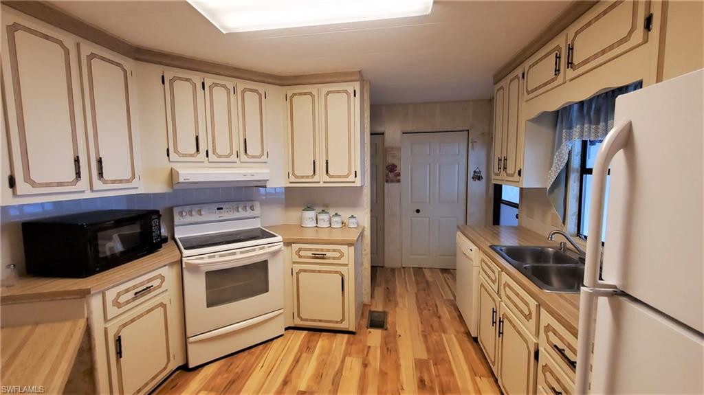 LAZY DAYS MOBILE VILLAGE - Residential