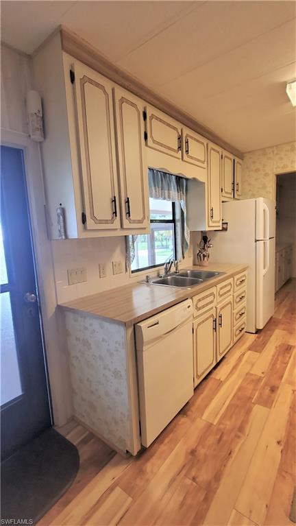 LAZY DAYS MOBILE VILLAGE - Residential