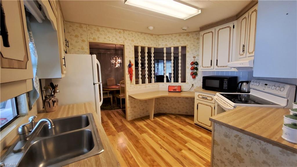 LAZY DAYS MOBILE VILLAGE - Residential