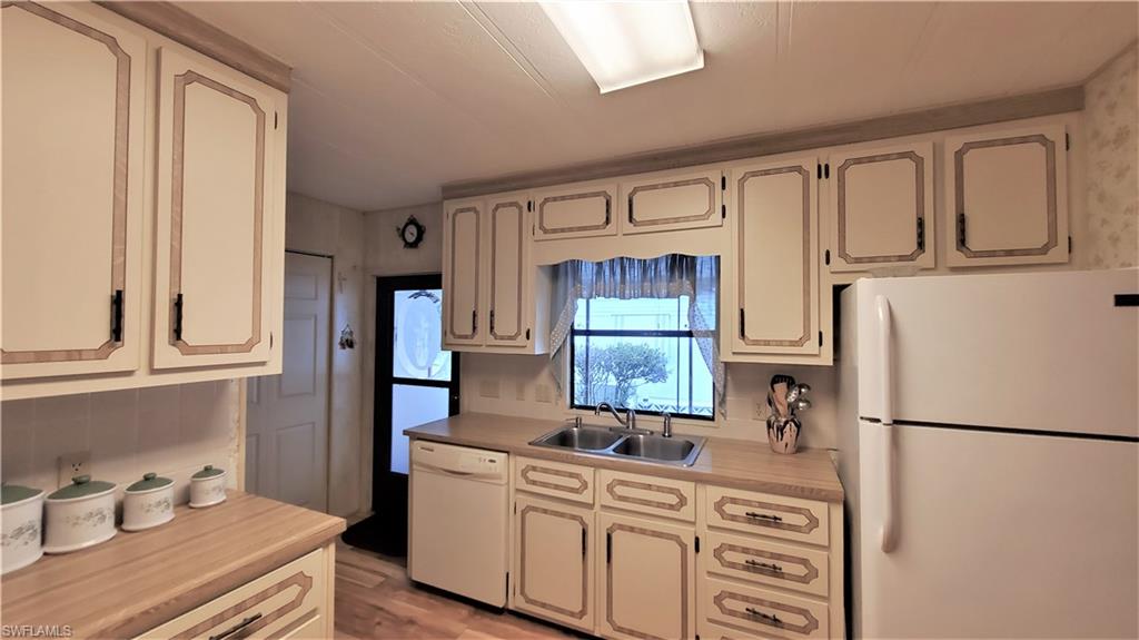 LAZY DAYS MOBILE VILLAGE - Residential