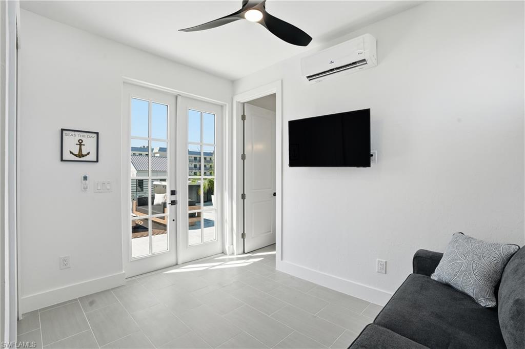 HOLIDAY SHORES - Residential