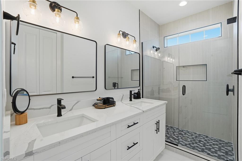 HOLIDAY SHORES - Residential