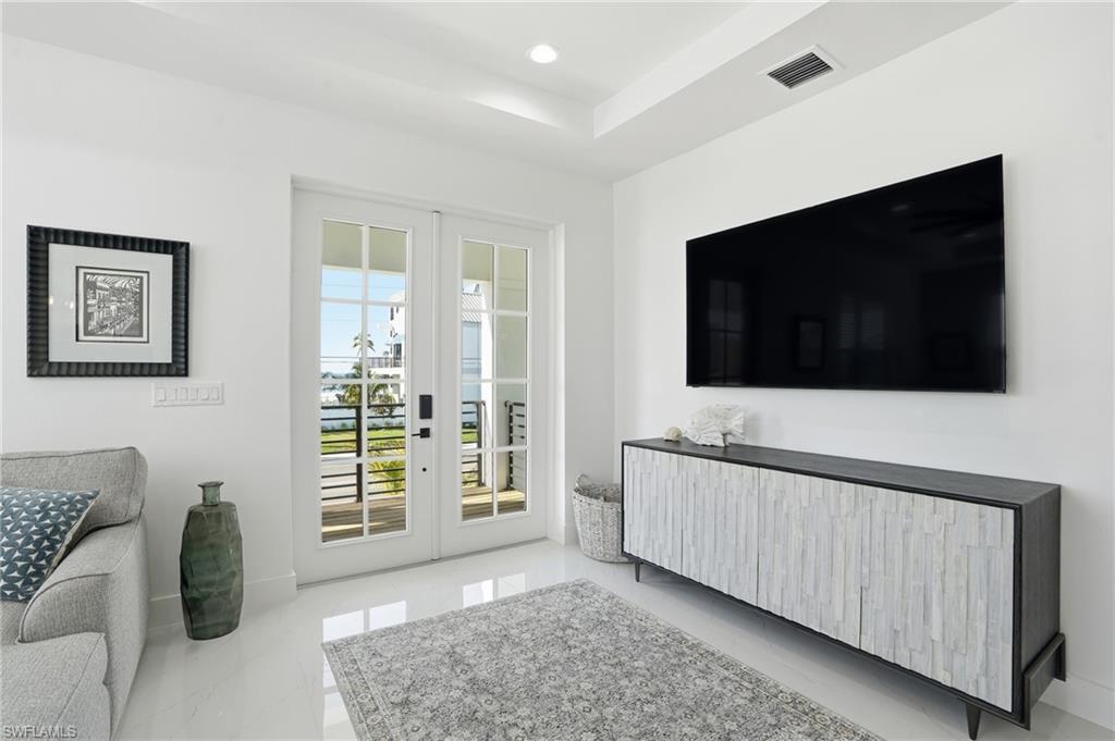 HOLIDAY SHORES - Residential