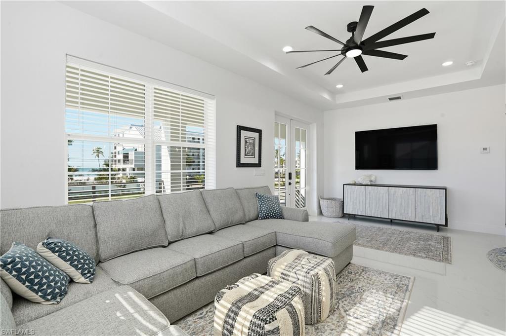 HOLIDAY SHORES - Residential