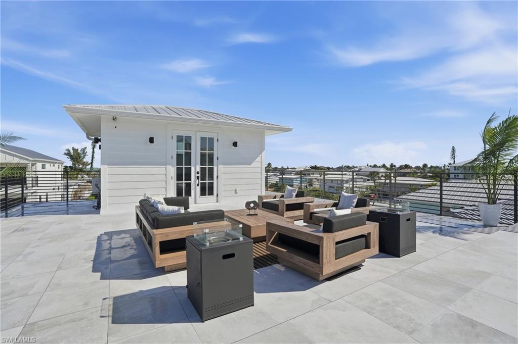 HOLIDAY SHORES - Residential