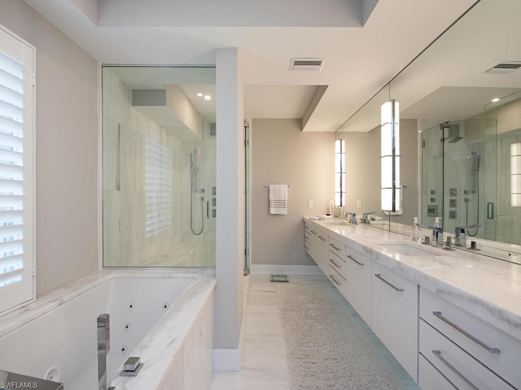 LAURENTIANS - Residential