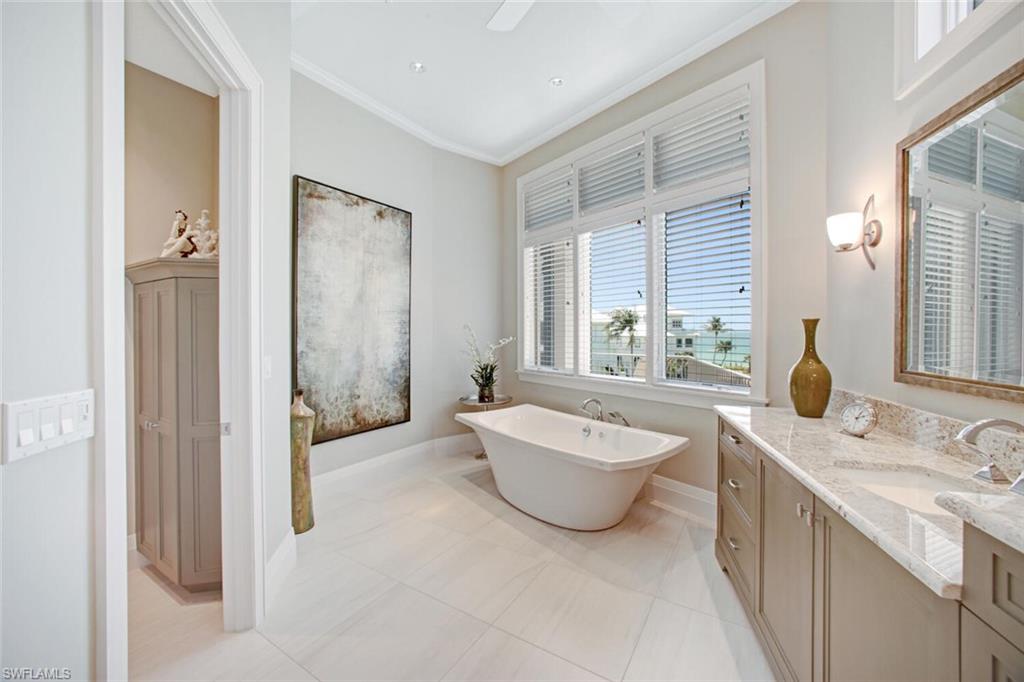 BAREFOOT BEACH - Residential