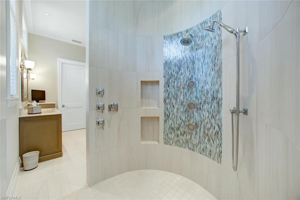 BAREFOOT BEACH - Residential