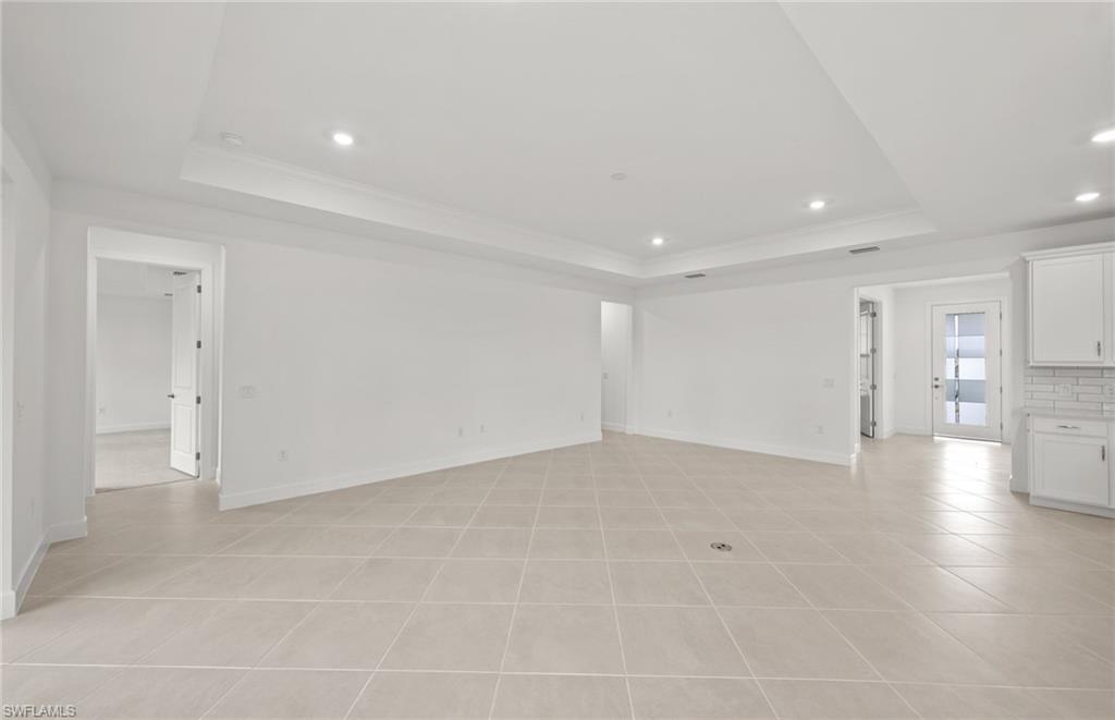 COUNTRY CLUB - Residential