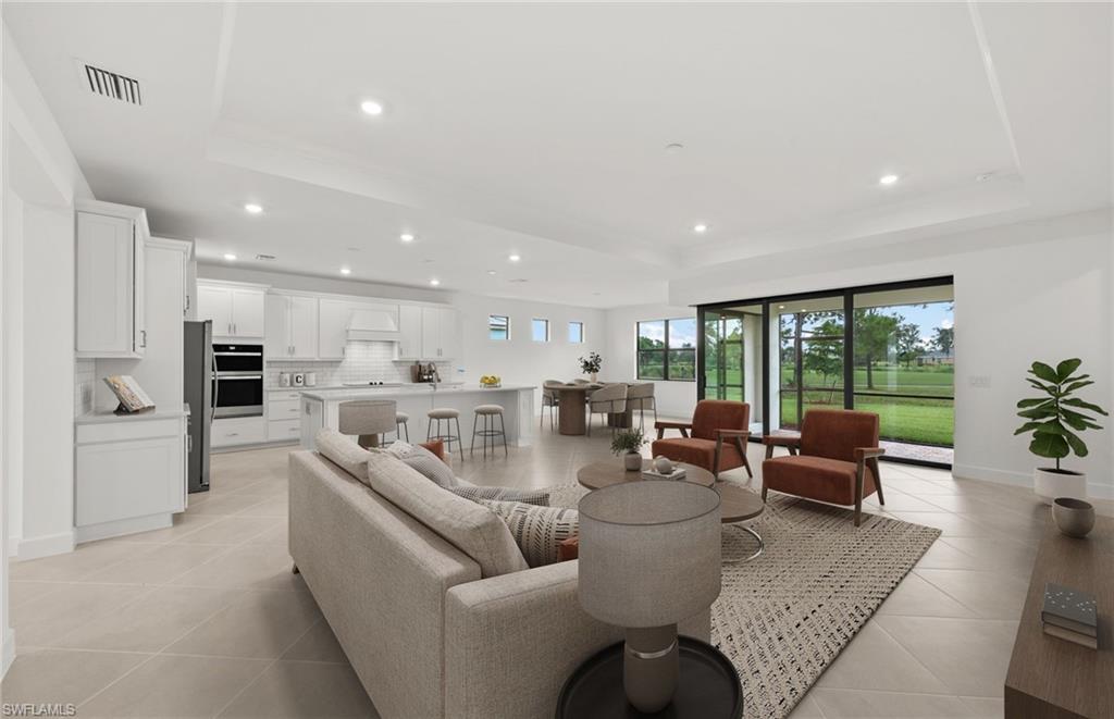 COUNTRY CLUB - Residential