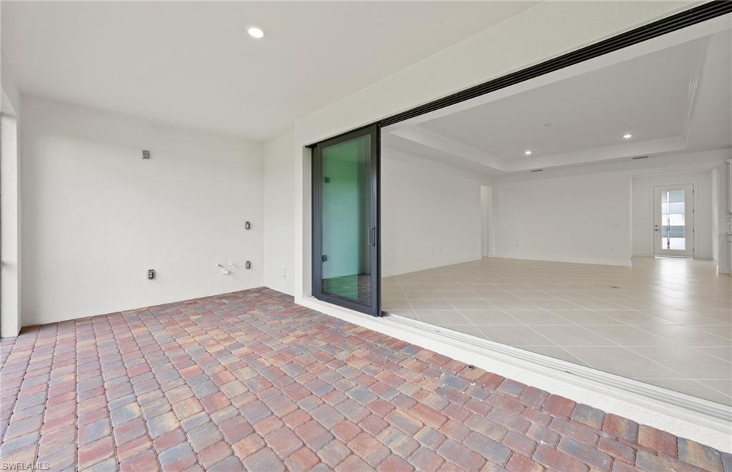 COUNTRY CLUB - Residential